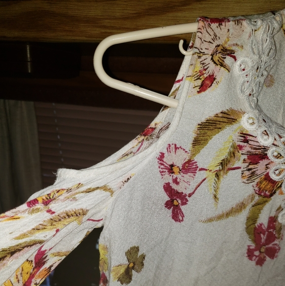 Girls long sleeve, bare shoulder blouse - Picture 2 of 8